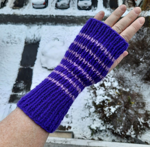 pletené rukavice bezprsťáky fialové
