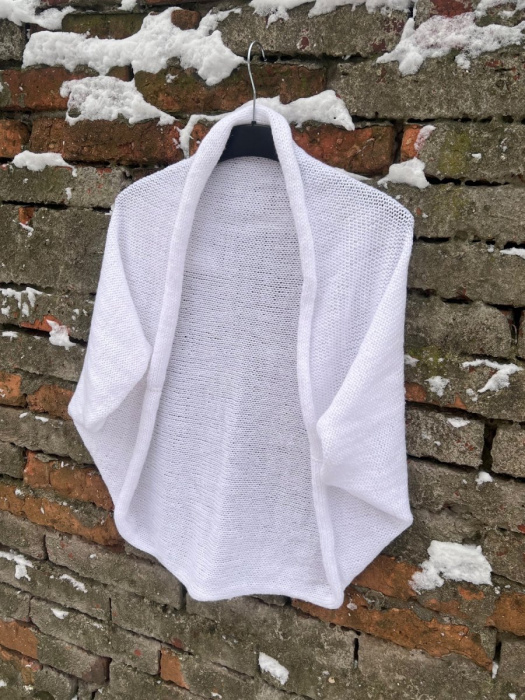 Bílá pletená vesta