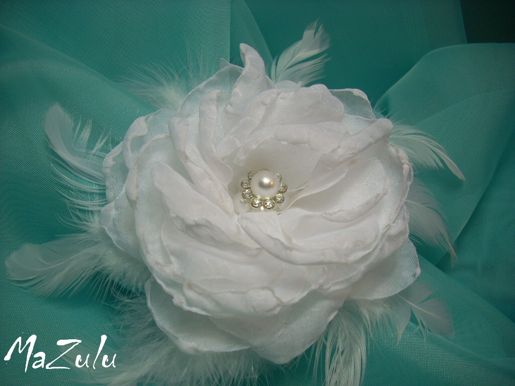 svatební květ v bílém