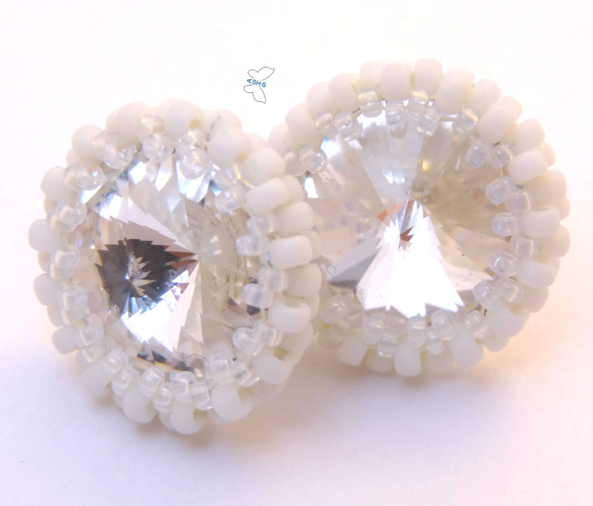 Bílé Swarovski puzety