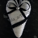 Háčkované dekorační srdce na zavěšení bílé