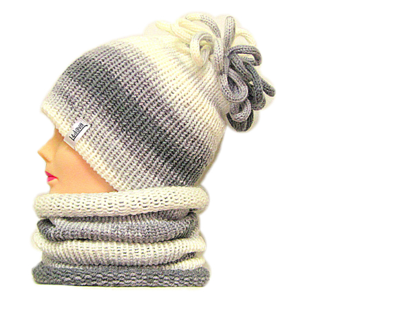 Čepice s nákrčníkem a střapcem