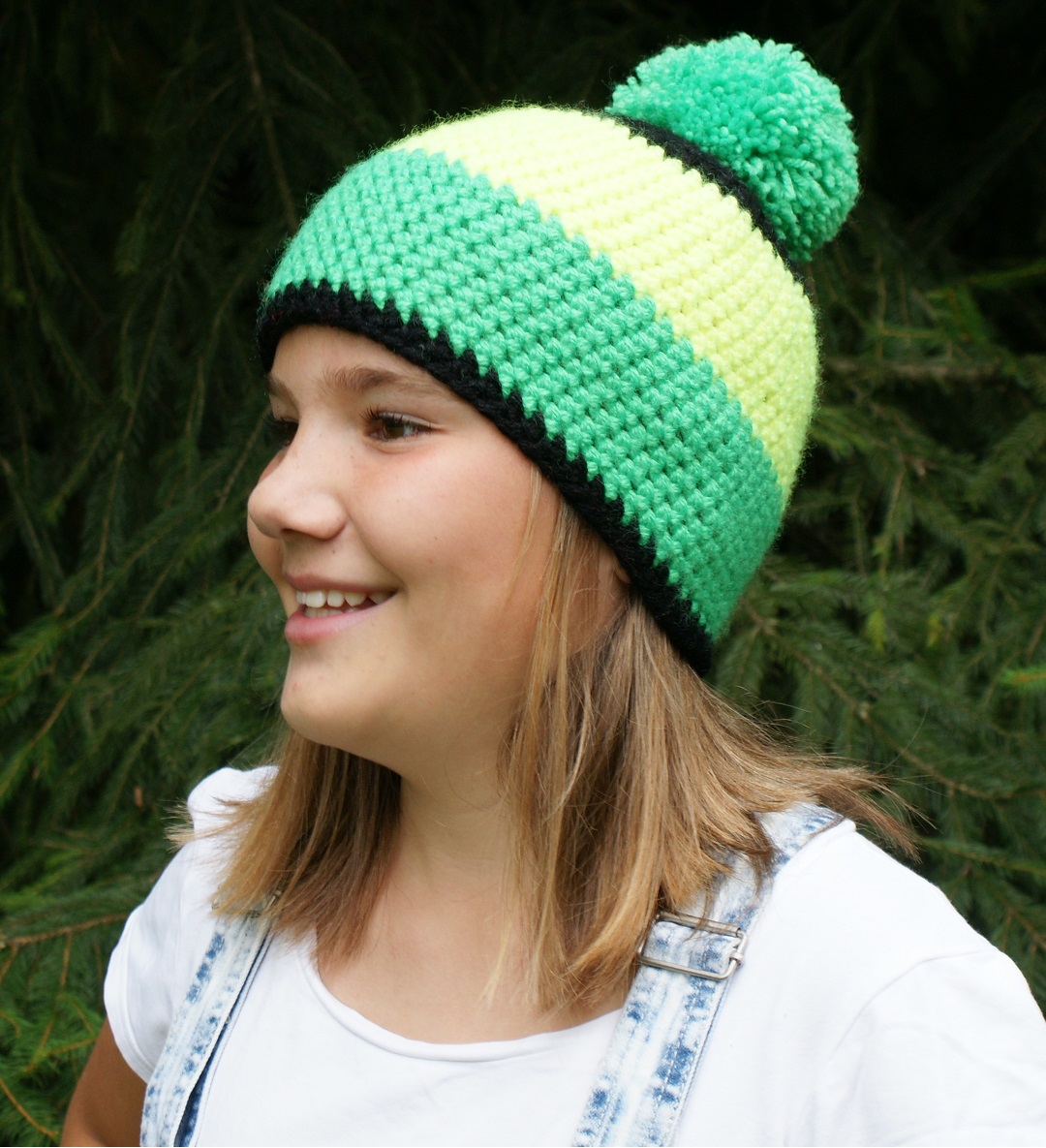 Čepice NEON BLACK LEMON háčkovaná s bambulí 