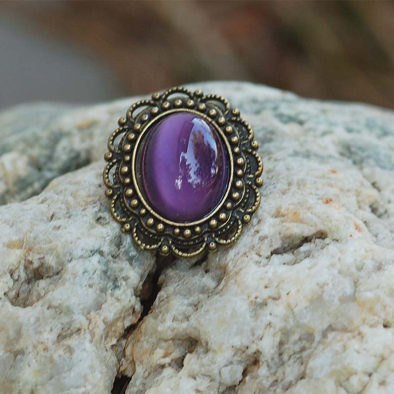 Fialová vintage brož