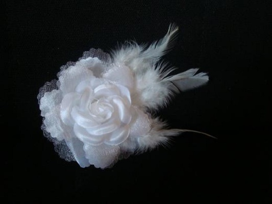 Svatební dekorace - brož - bílá