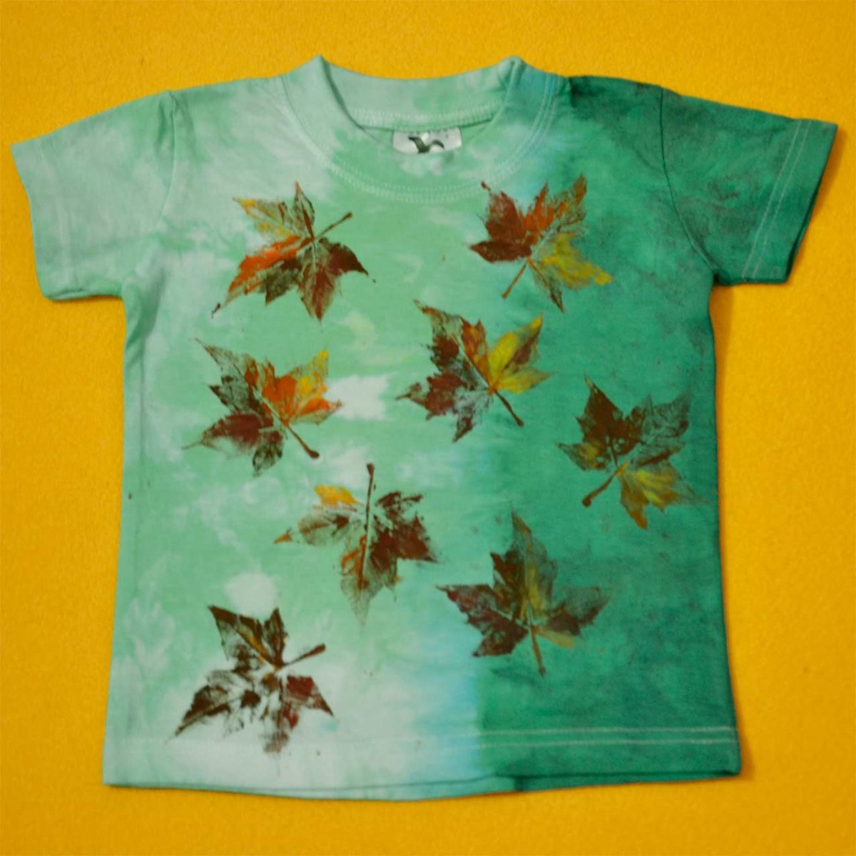 Zelené dětské tričko s listy (4 roky)