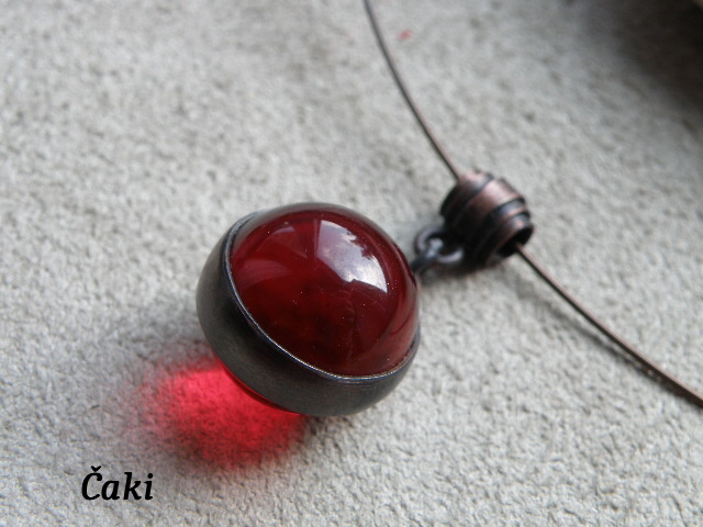 Barevné kouličky v mědi