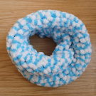 Měkký pletený nákrčník puffy modrá + bílá