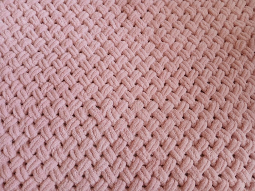 Měkký pletený přehoz puffy (barva na přání)