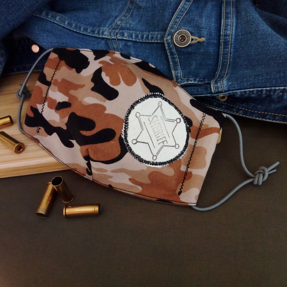 Maskáčová rouška hnědá s šerifskou hvězdou