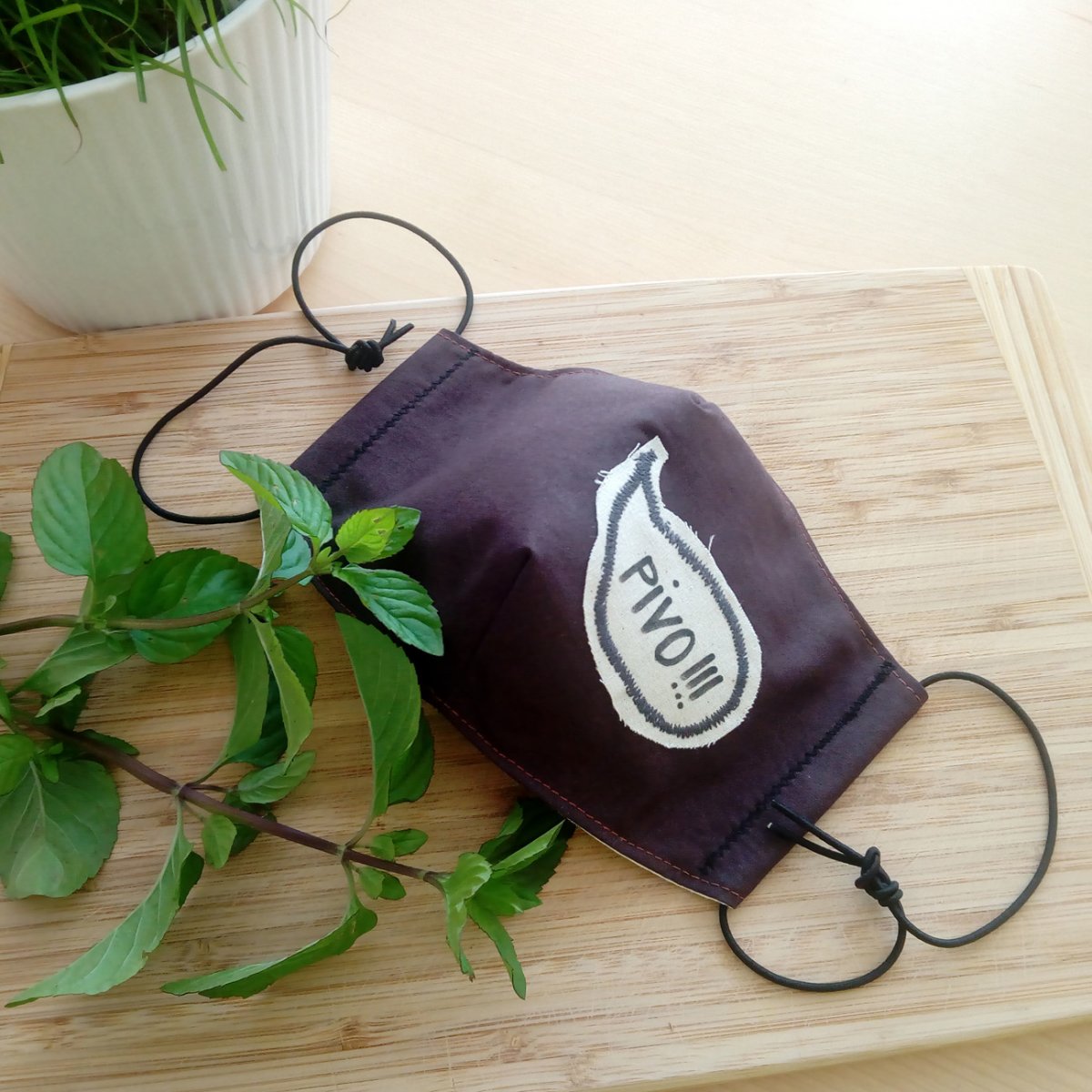 Hnědá unisex rouška s nápisem Pivo