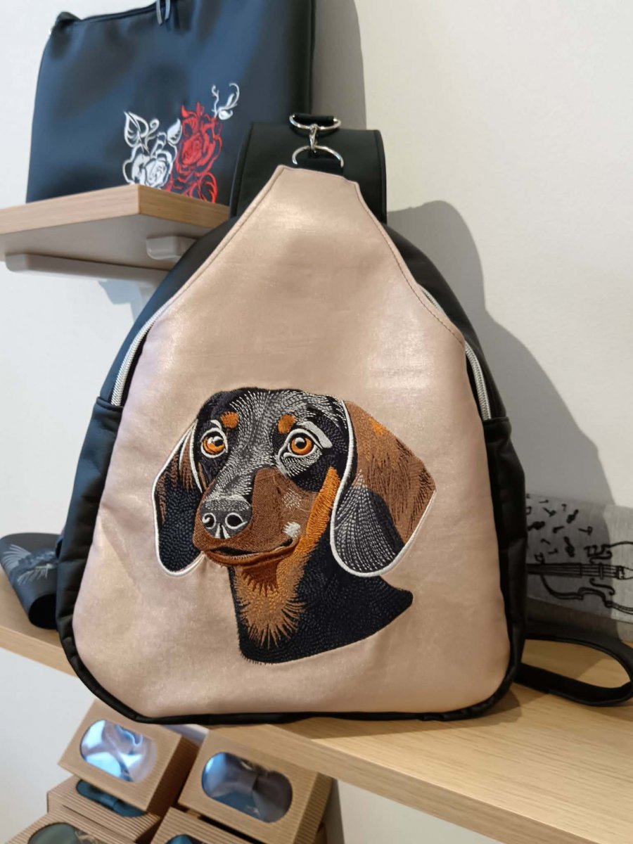 Batoh Arnošt - Jezevčík na růžové