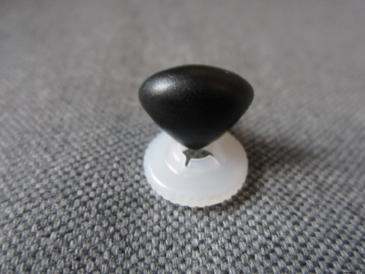 Bezpečnostní nos, černá barva, 18mm / D / 