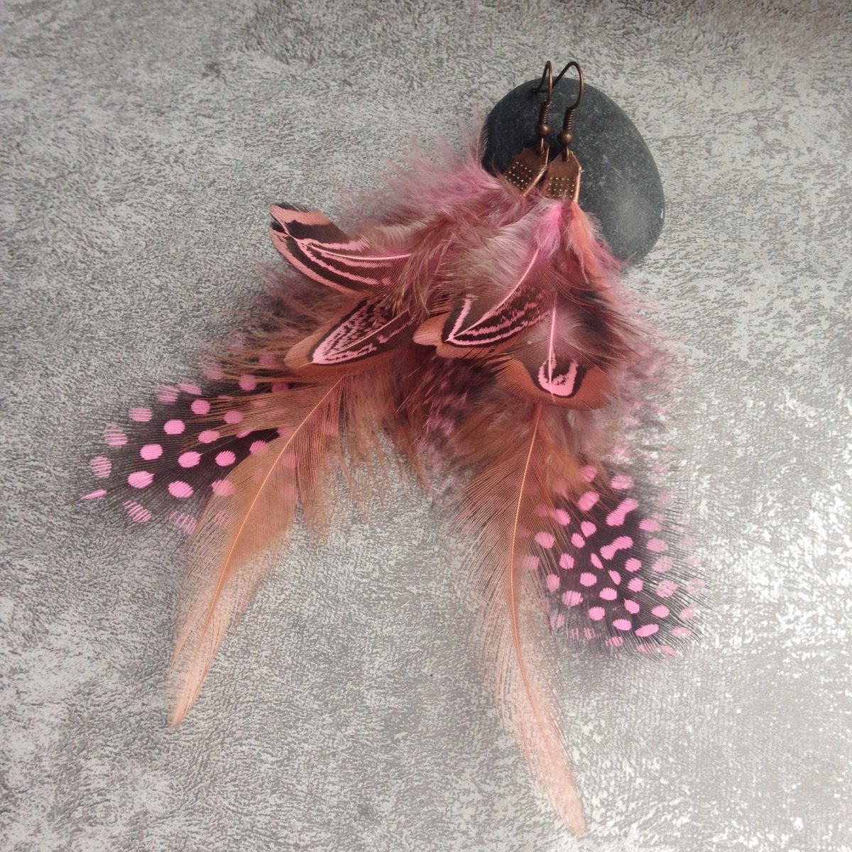 Růžová kropenatá pírka