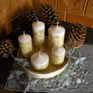 Originální svíčková dekorace na plechovém podnose