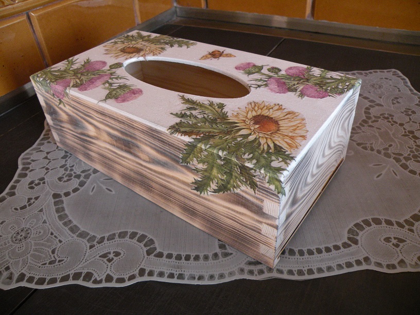 Krabička na kapesníky - krása dřeva bodláky