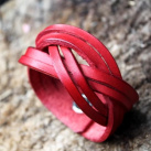 Propletený v červené, kožený náramek