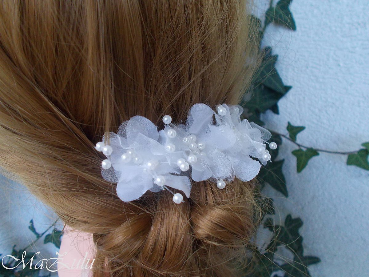 svatební spona v bílém...