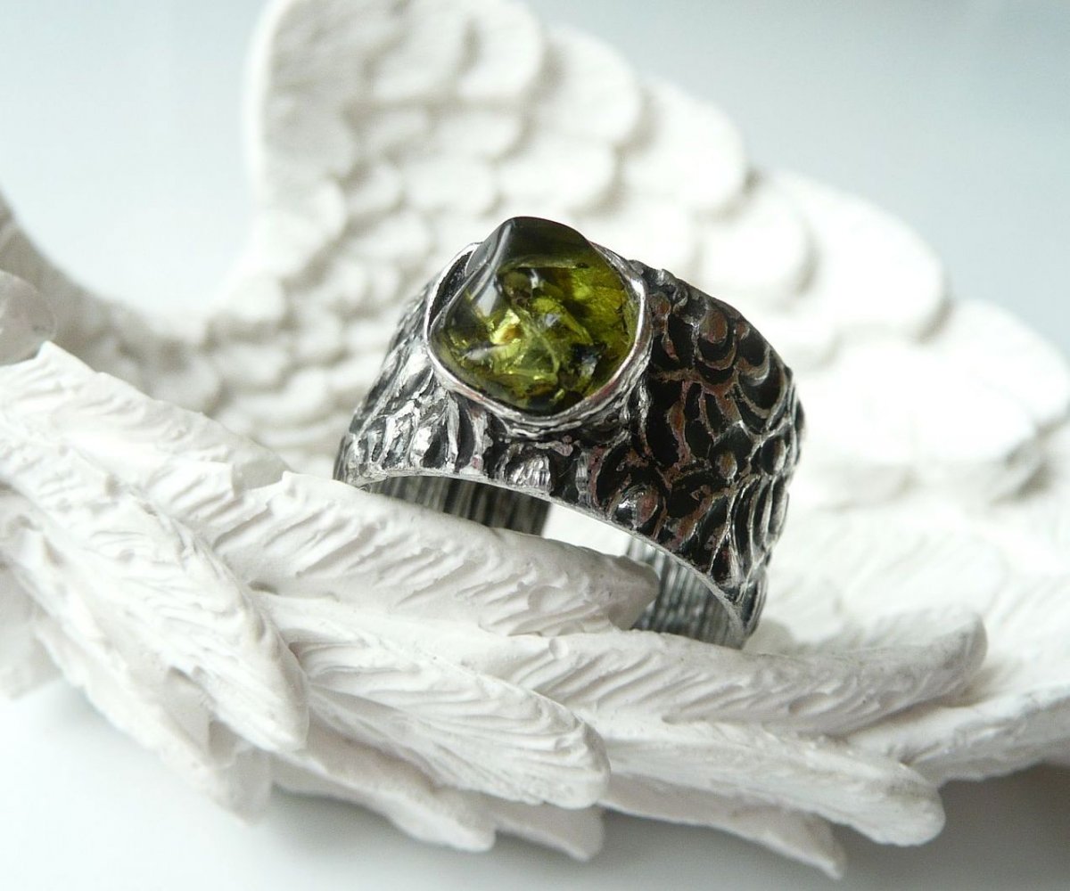 Brčálníček .. ( olivín )