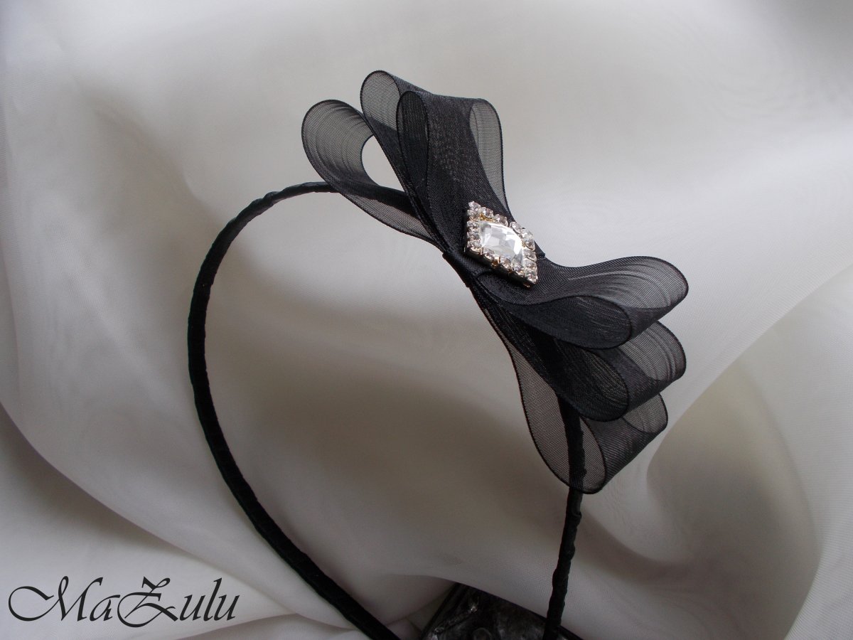 čelenka v černém odstínu