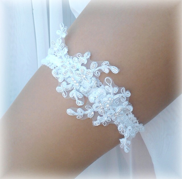   PODVAZEK - KRAJKOVÝ SVATEBNÍ bílý korálkový 