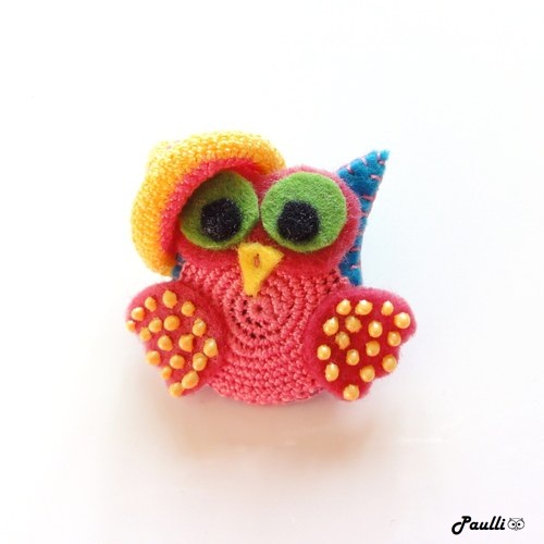 Veselá sovička s kloboučkem