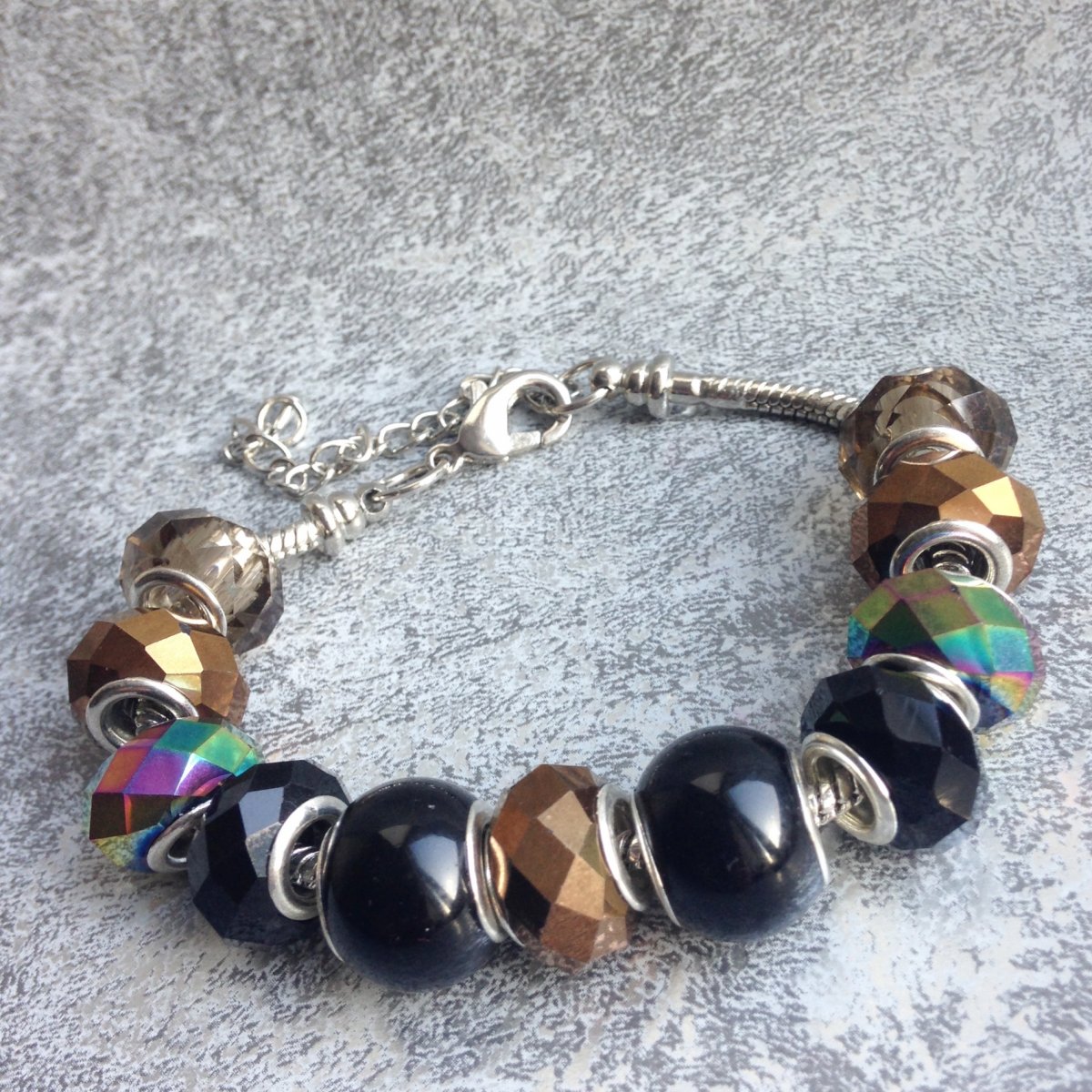 Černo-zlatý náramek