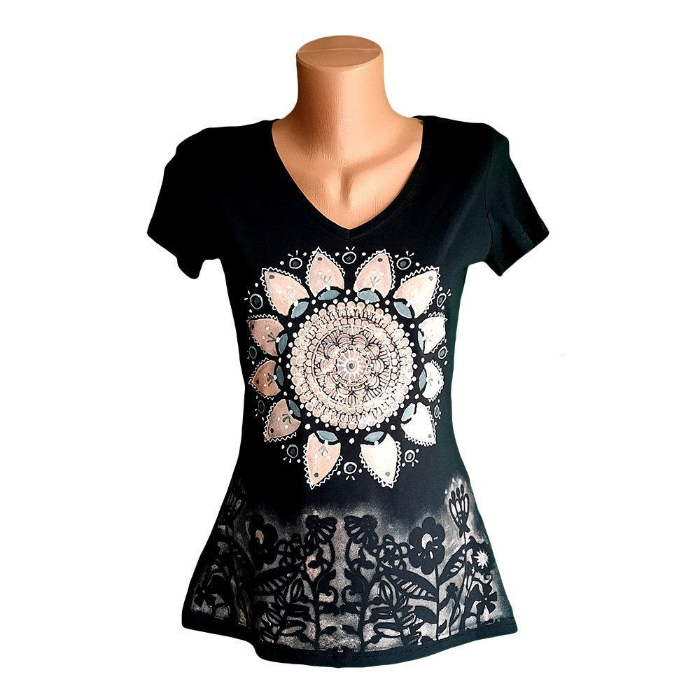 Tričko se světle meruňkovou mandalou kytičkové