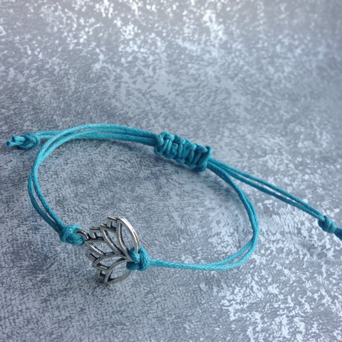 Tyrkysový náramek s lotosovým květem