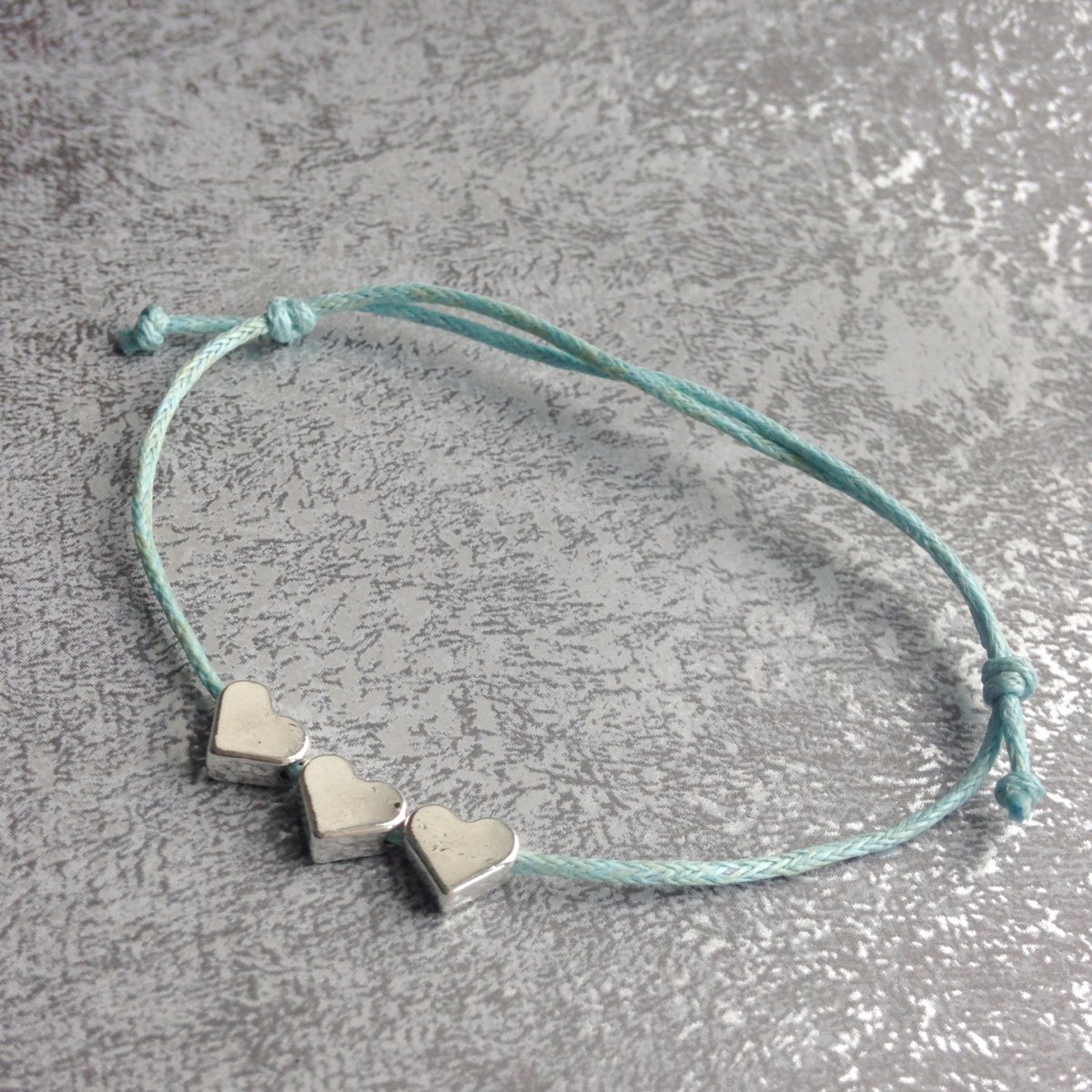 Tři srdíčka - světle modrý náramek 