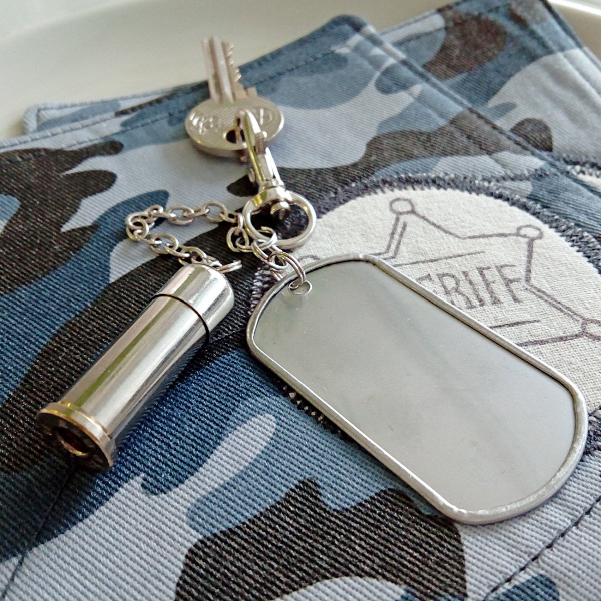 přívěsek s nábojnicí Action man