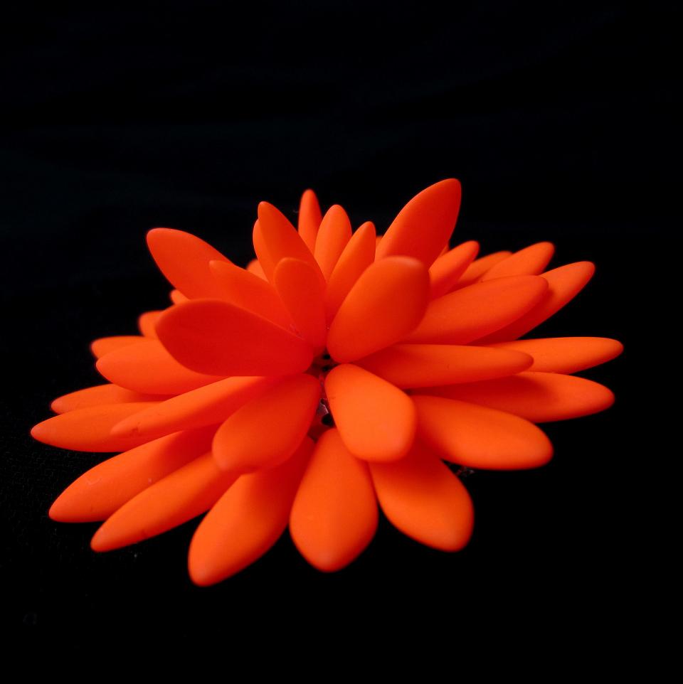 Svítící brož-oranžová