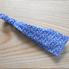 Čelenka modrá s bílými ornamety