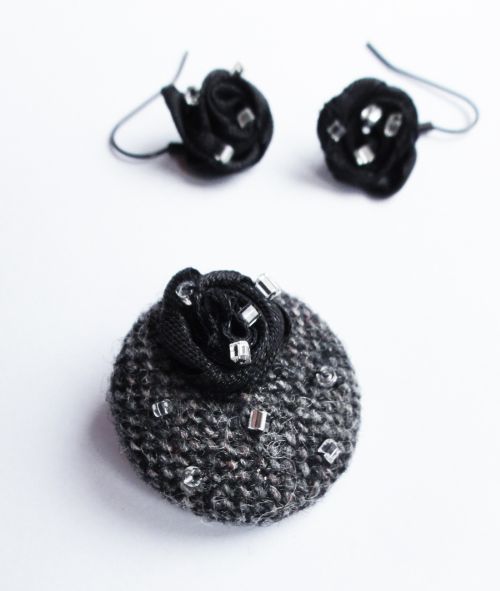 Buttonkový set brož a náušnice kytičky