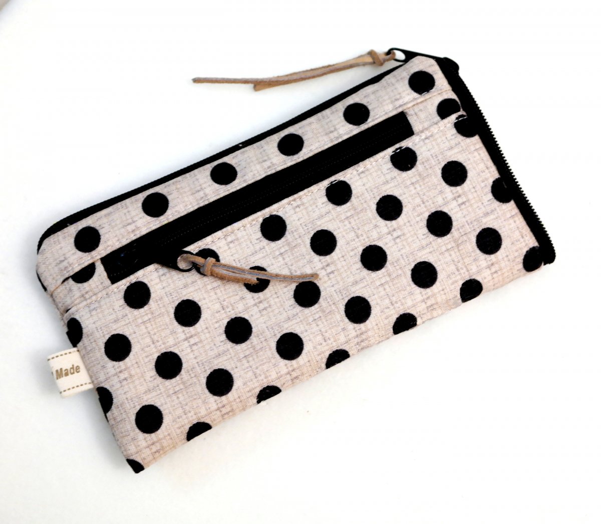 ČERNÉ PUNTÍKY NA BÉŽOVÉ - obal na mobil s kapsičkou