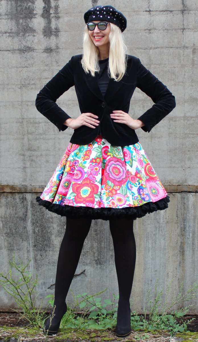 FuFu sukně květovaná1 s černou spodničkou