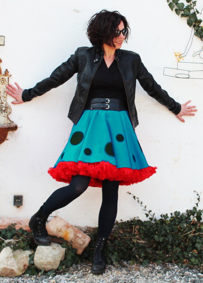 FuFu sukně s velkými puntíky a červenou spodničkou