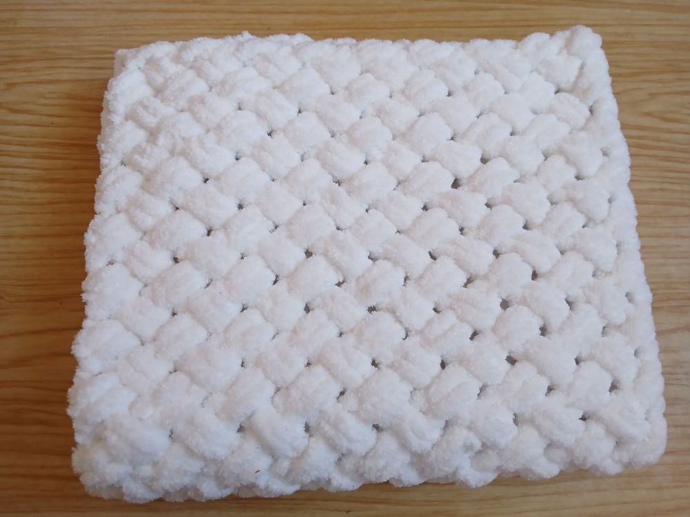 Měkká pletená deka puffy bílá 