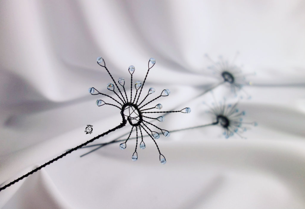 Drátovaný zápich...Blankytné chmýří pampelišky