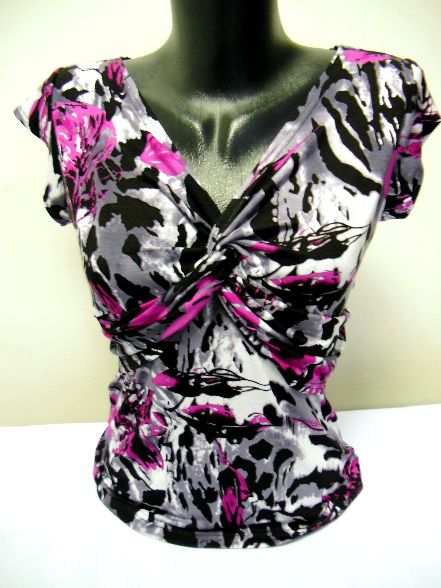 Top šedo,černo,růžový