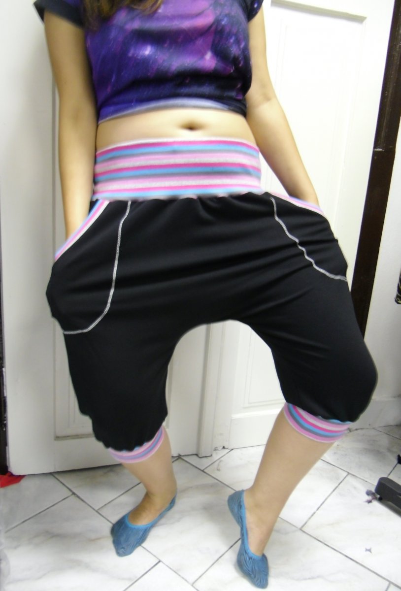 Harémky 3/4 černé s proužkem