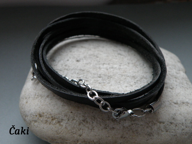 Černý kožený náramek
