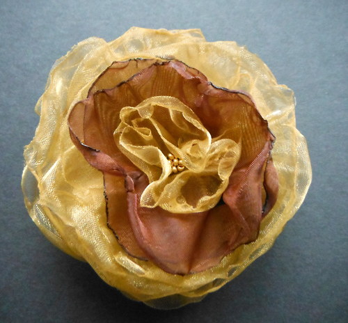 Pinetka - brož zlatohnědá