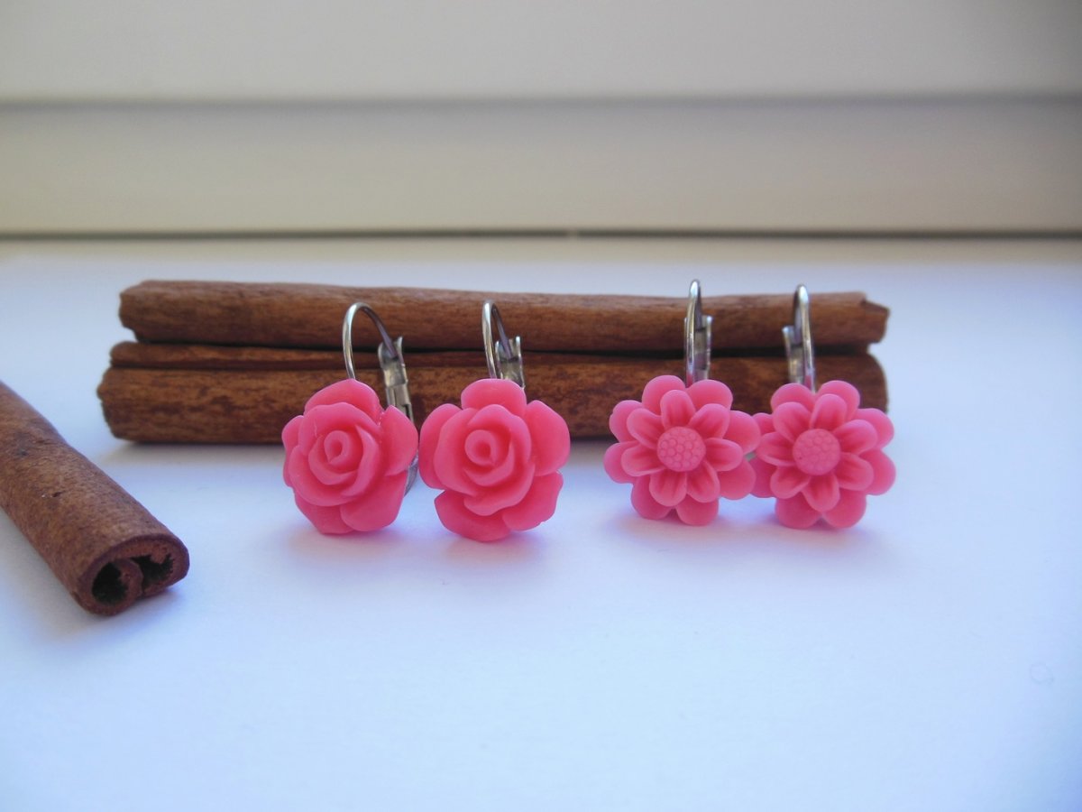 Růžové kytičky (zapínání - chirurg. ocel)