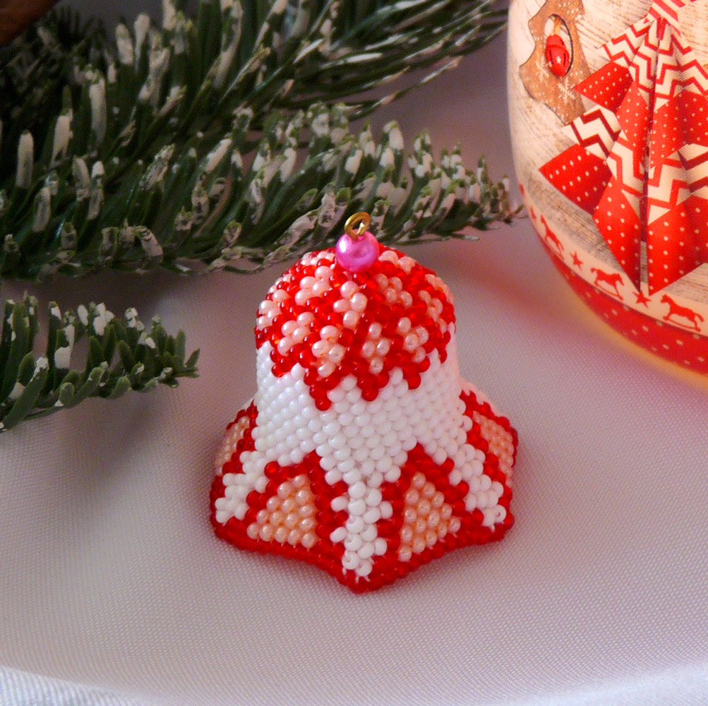 Vánoční ozdoba - zvoneček s lososovou