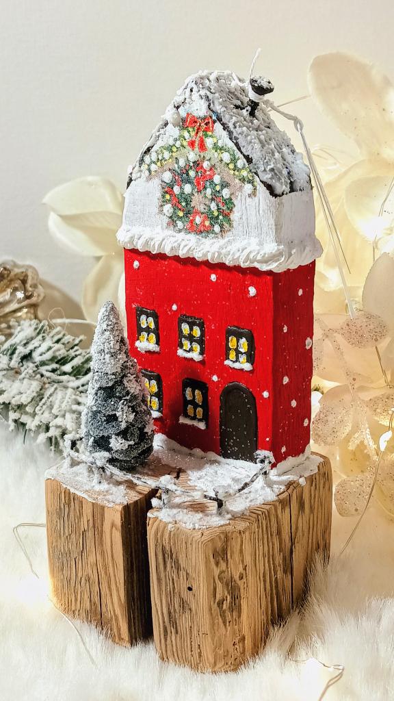 "Červený domeček se stromečkem"