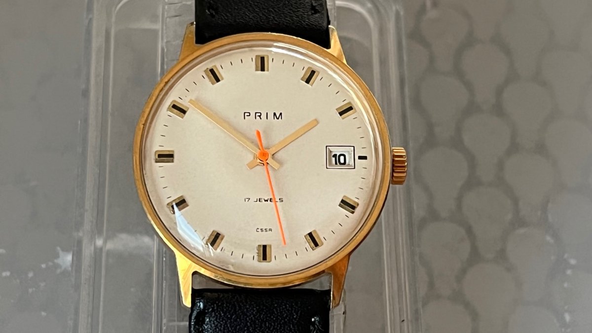 Náramkové zlacené hodinky PRIM z roku 1981, s datumem