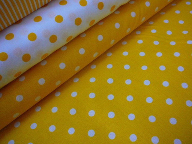 Bavlněná látka - metráž - bílý puntík na žluté - š. 150 cm