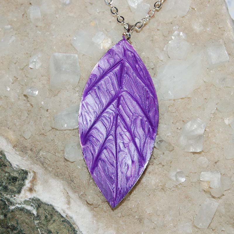 Náhrdelník fialový list