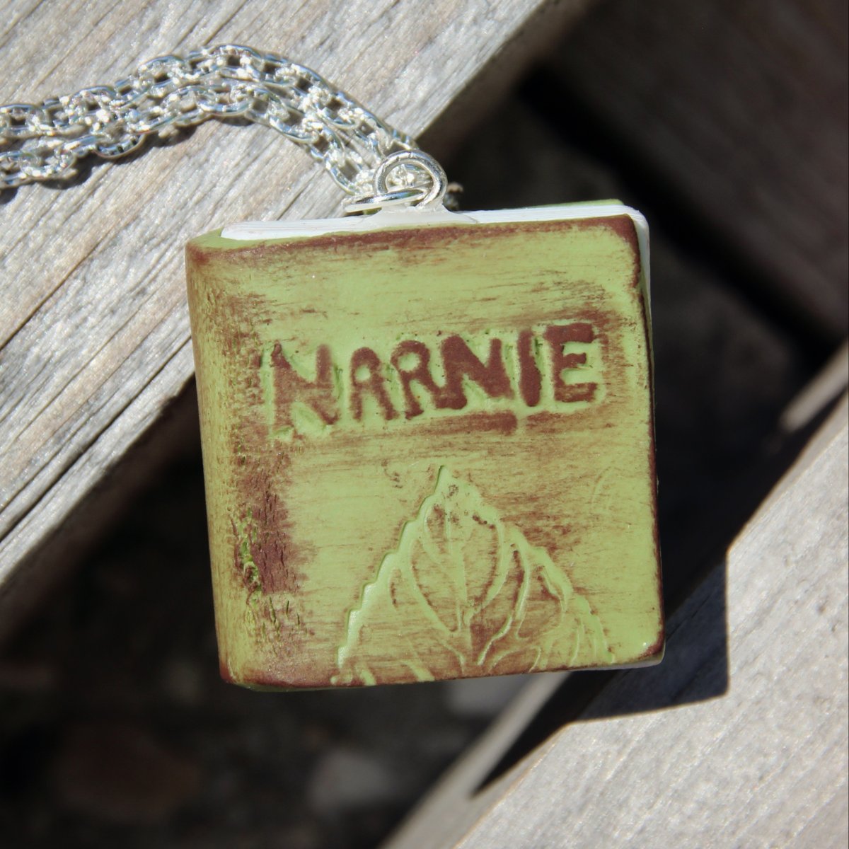 Náhrdelník fimo knížka - Narnie